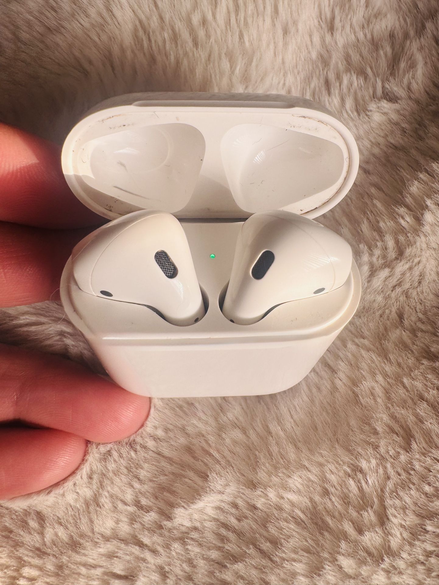 LIKE NEW/ Apple AirPods 2nd Generation