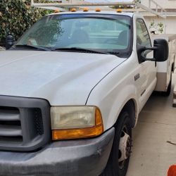 Ford F350 Super Duty 7.3l  Engine White