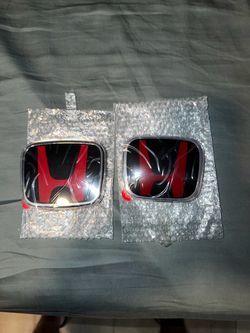 2pcs Front and Rear . RED AND BLACK EMBLEM BADGE 11th gen civic