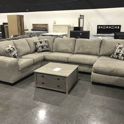 Platinum Sectional With Chaise