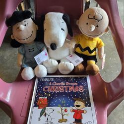 Snoopy And Friends Stuffed Animals & Book