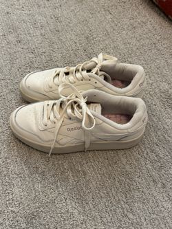 Like-new Women’s Reebok Shoes Size 6