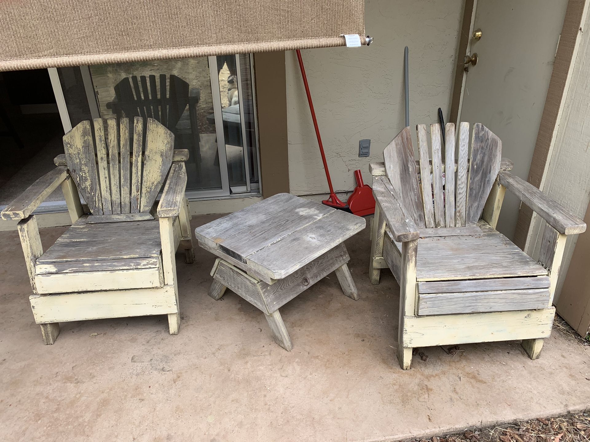 Outdoor table and chairs