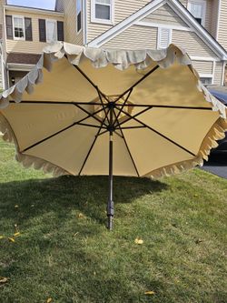 Safavieh Elegant Valance 9' Auto Tilt Patio Umbrella Beige and White