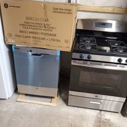 stove fridge and microwave  GE  open box,,stove use for 1 month..but new condition 1 year manucfature  warranty ready to deliver
