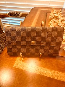 LV Damier Sarah Wallet
