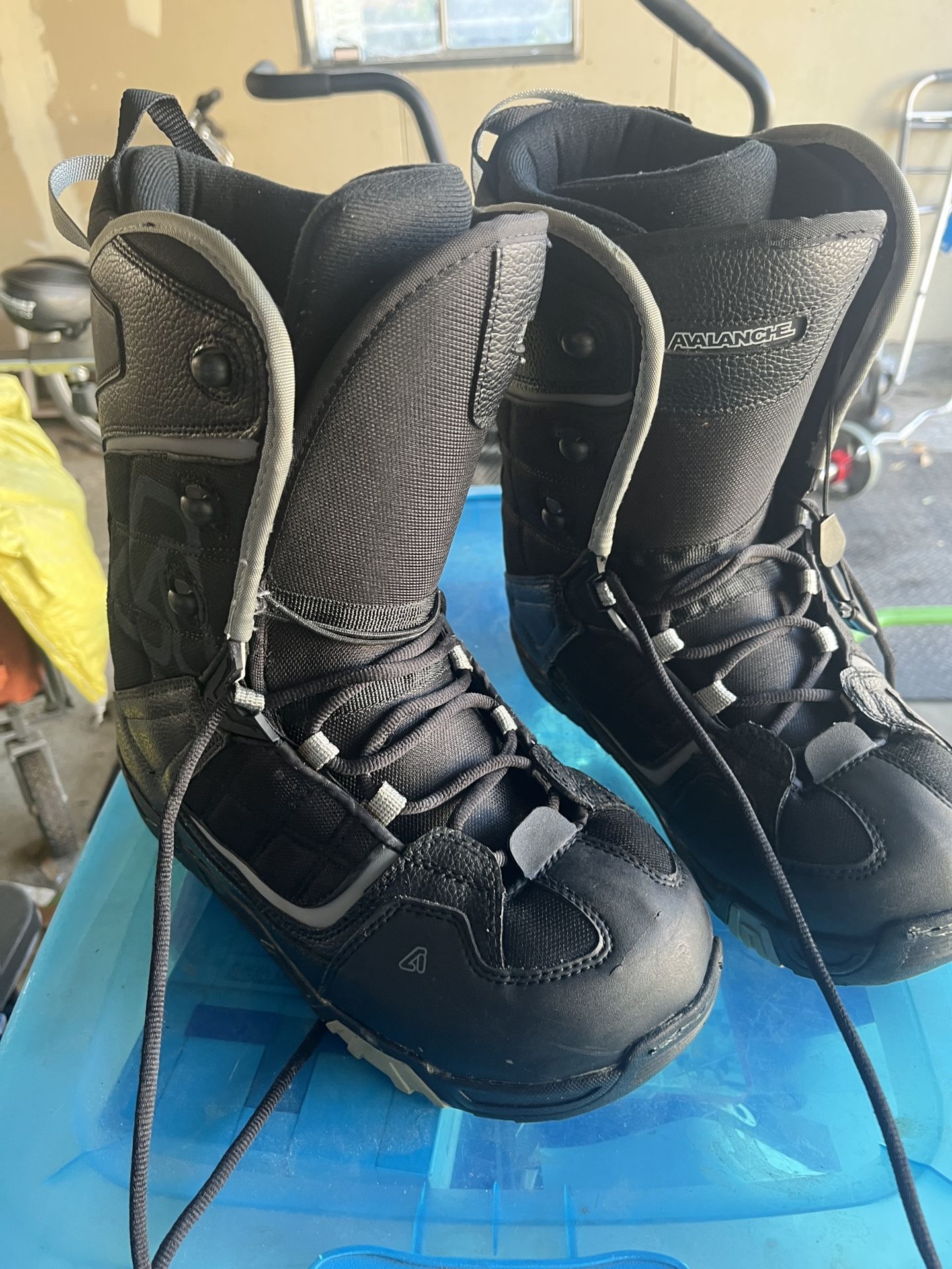 Avalanche SnowBoots Size 11