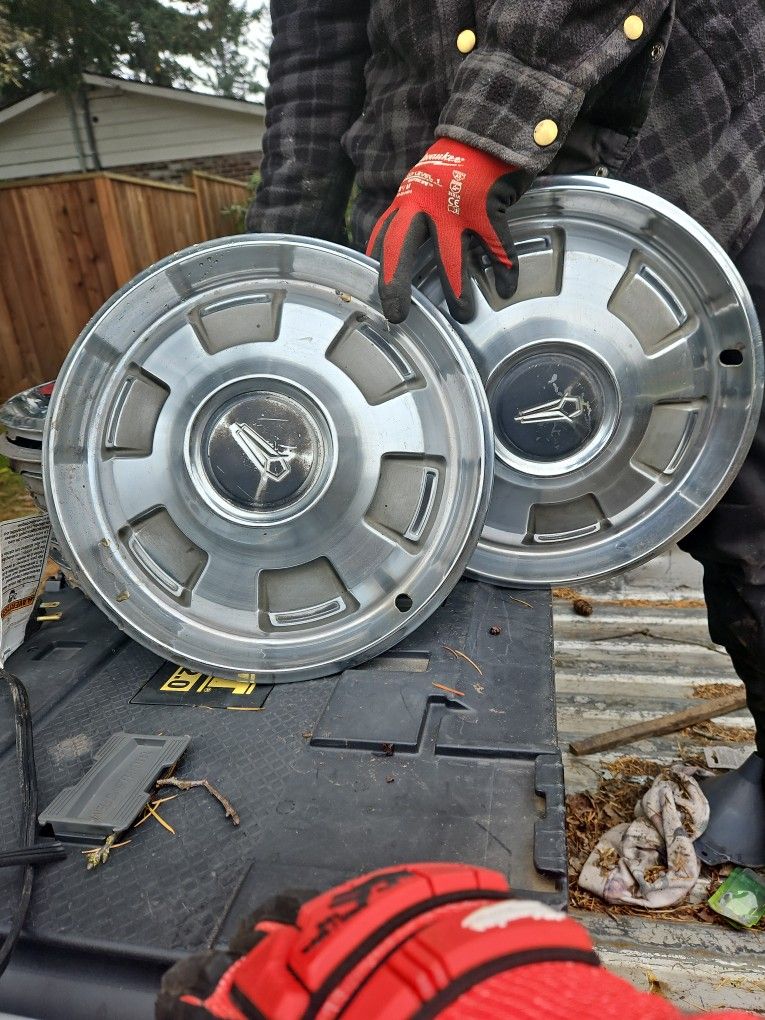 1960 Plymoth Mopar Hub Caps