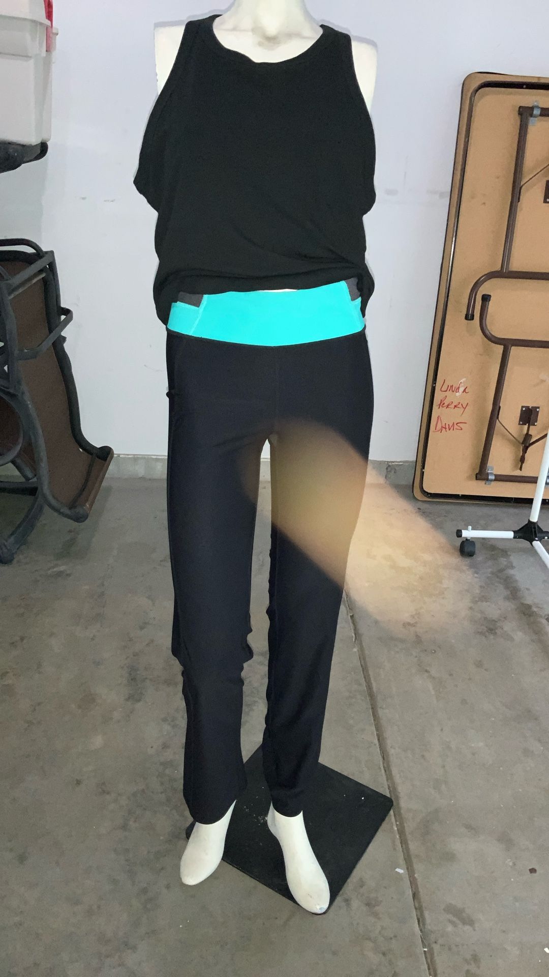 Xersion Slim Fit Flare Leg Work Out Pant