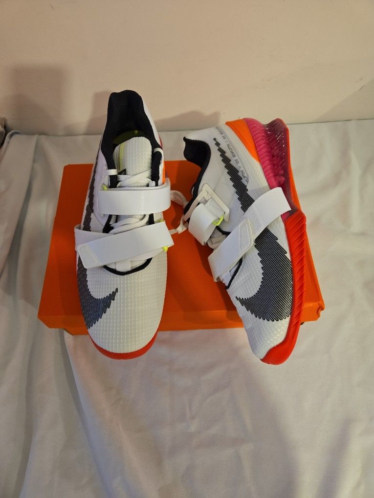 NIKE ROMALEOS 4 SE SIZE 11.5