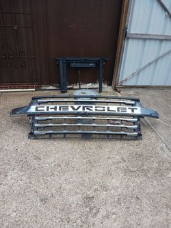 2020-2023 Chevy Silverado Z71  2500/3500 Grill W Cámara OEM