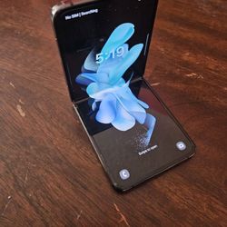 Samsung Galaxy Z Flip 4