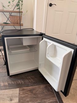 Mini Fridge -Like New! Only $45