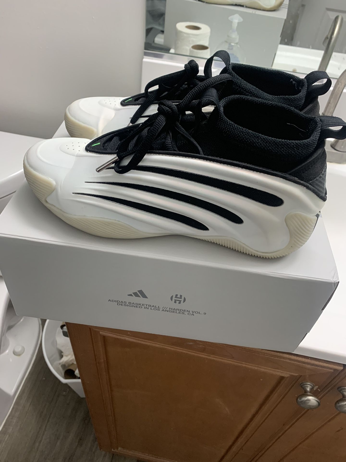 Adidas JAMES HARDEN Vol 9