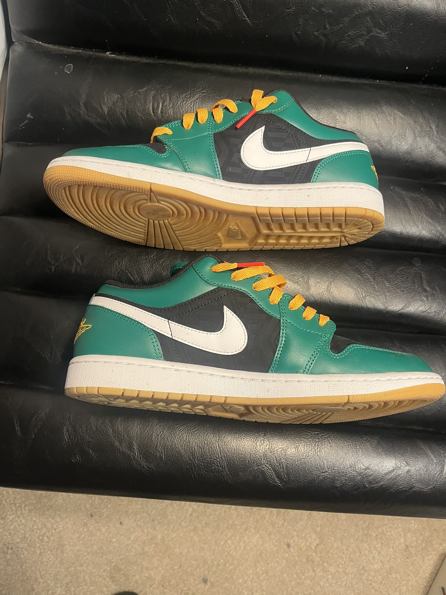 Air jordan 1 lows size 10.5 Apple green/ Yellow
