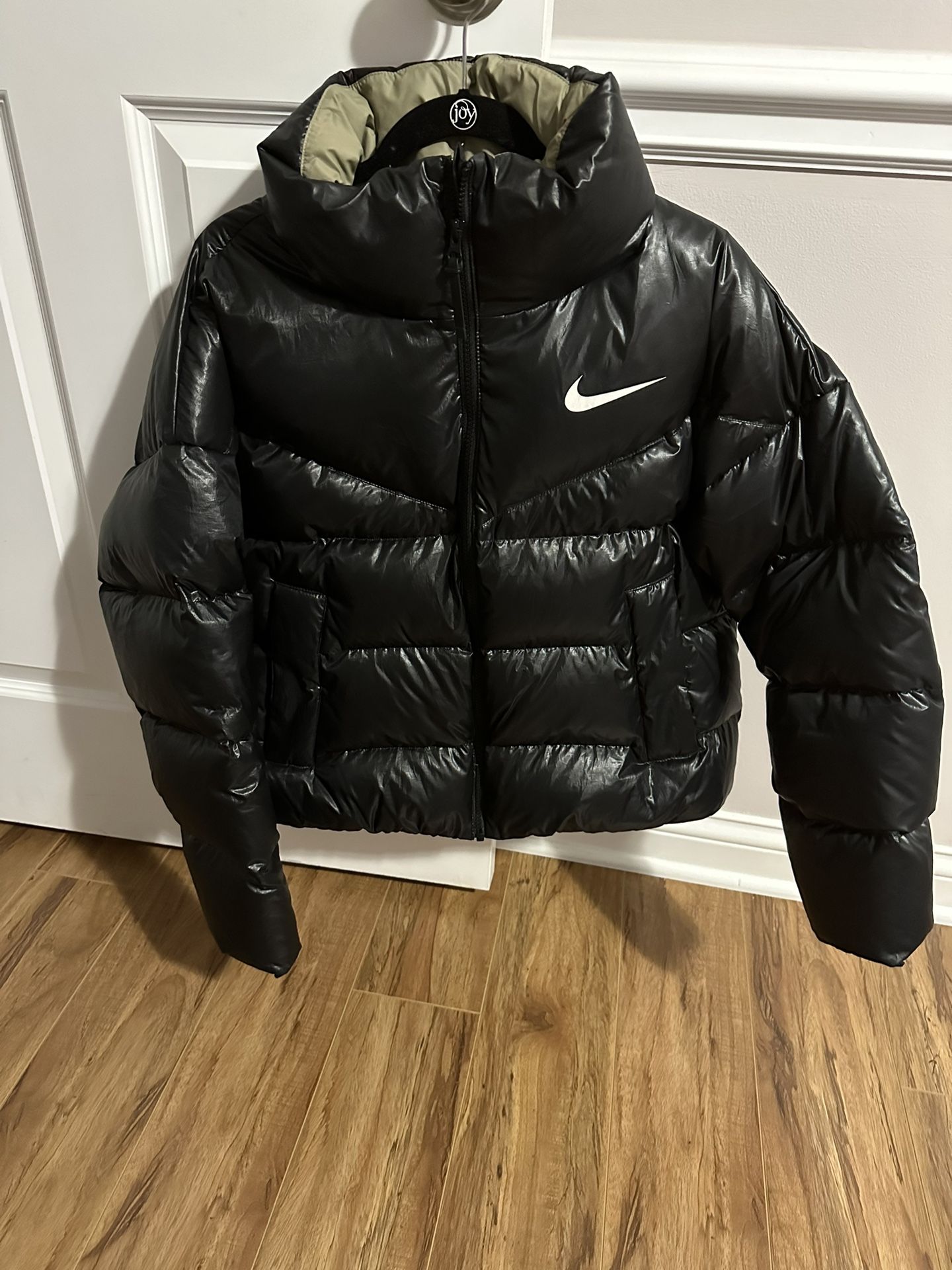 Black cropped Nike puffer jacket. Never worn.
