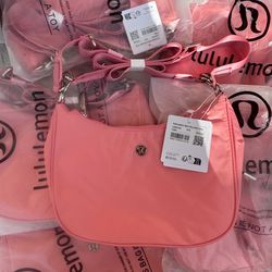 Lululemon adjustable mini shoulder bag
