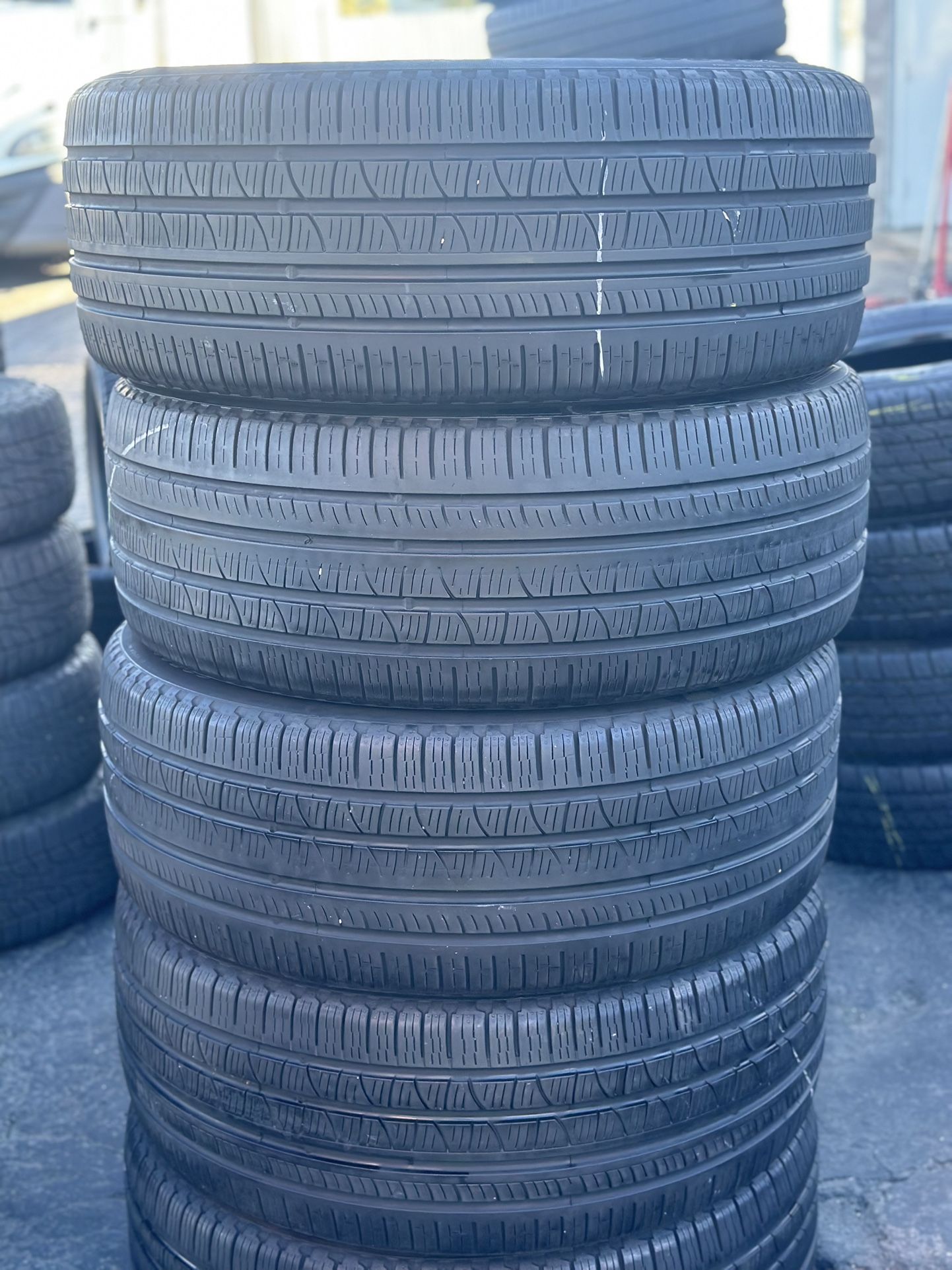 SET OF TIRE 285 45 22 PIRELLI 85% LIFE