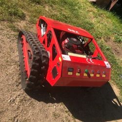 REMOTE CONTROLLED LAWN MOWER!! LIKE NEW!!! 1250$... OR TRADE?