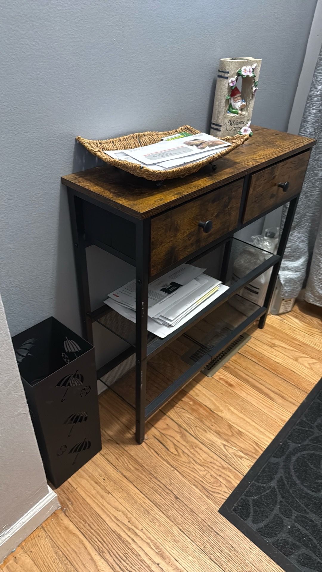 Entrance table