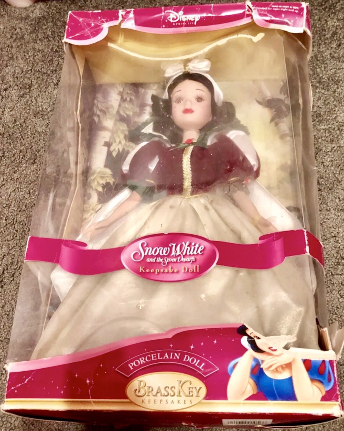 Disney Snow White Brass Key Porcelain Doll 2004