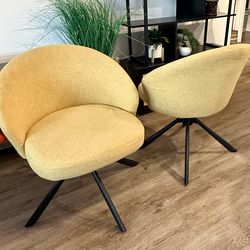 Set of 2 Modern Accent Chairs – Mustard Yellow – Like New