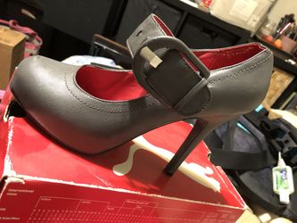 Gray heels 8 1/2