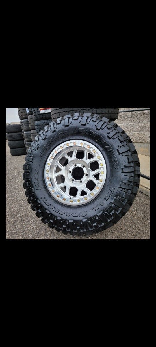 17" KM444 Beadlocks w/ 35" Nitto Trail Grapplers