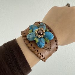 Vintage Light Brown Leather Artisan Turquoise Stone Beaded Flower Boho Bracelet