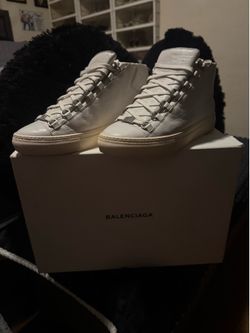 Balenciaga US M7. High top.