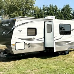 2015 Hideout By Keystone 25FT Travel Trailer Bunk House With Slide Out 