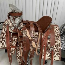 Montura Pitiada Original Con Herraje Y Fuste Plateado 