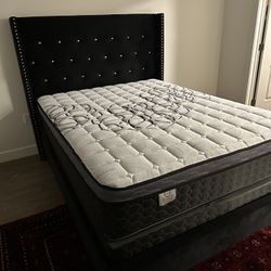 Queen Size Mattress Pillow Top 12”    Brand New Mattress In a Plastic Sealed.      All Sizes In Stock.       We Offers Same Day Delivery 