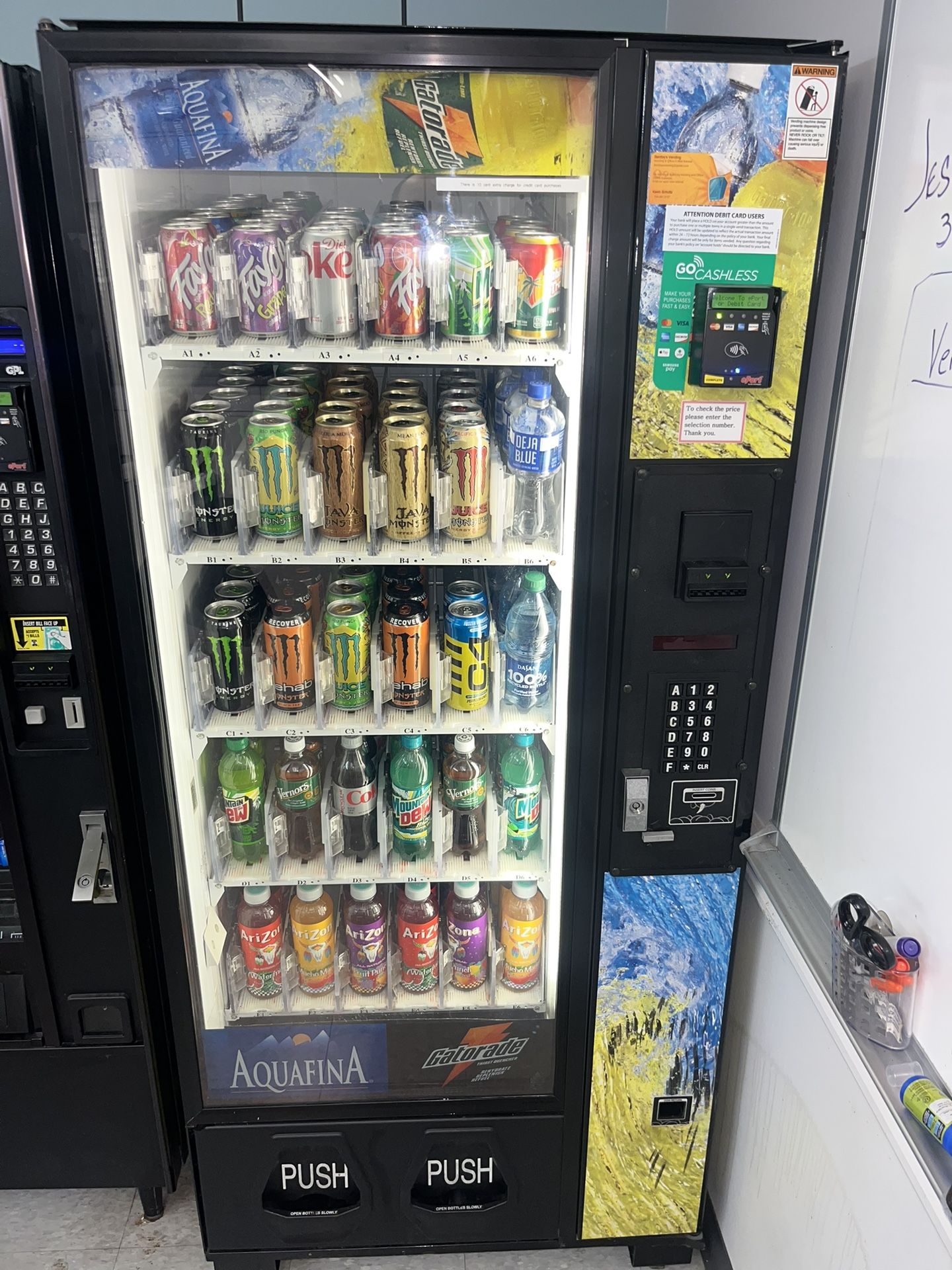 Dixie Narco DN3561 Cold Beverage  Vending Machine