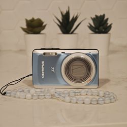 Olympus µ 7040 Digital Camera