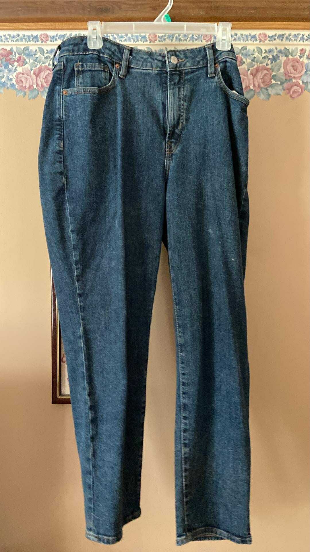 Women’s old navy og straight jeans. Size 14