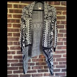 Mossimo Supply Company Geometric Shape Black White Poncho Cape Women’s Size Medium