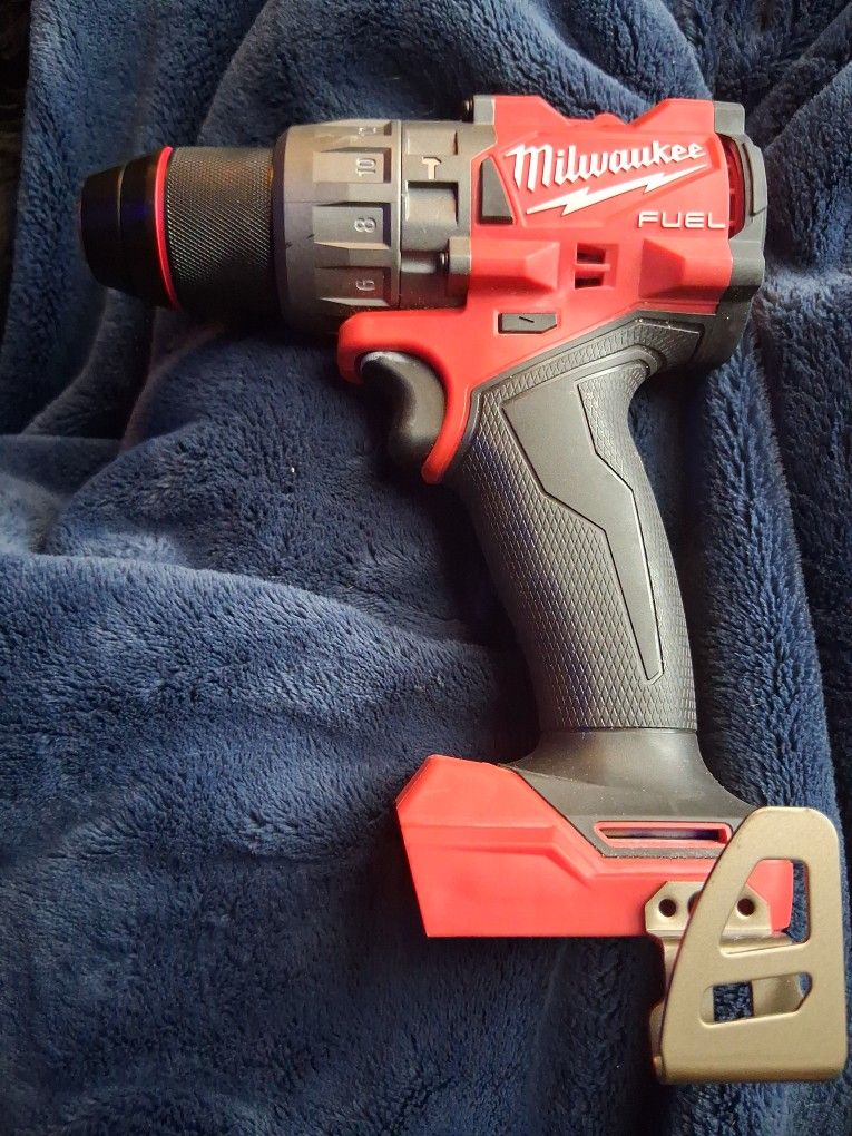 Milwaukee Hammer Drill/driver With Battery And Charger