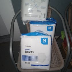 Four Pakege 16 Pampers Adult 