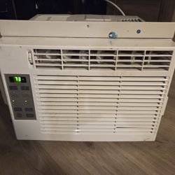 General ELECTRIC WINDOW AC UNIT 2015