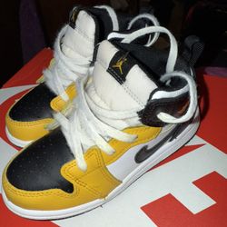 Boys Size 10c Air Jordan 1 Mid