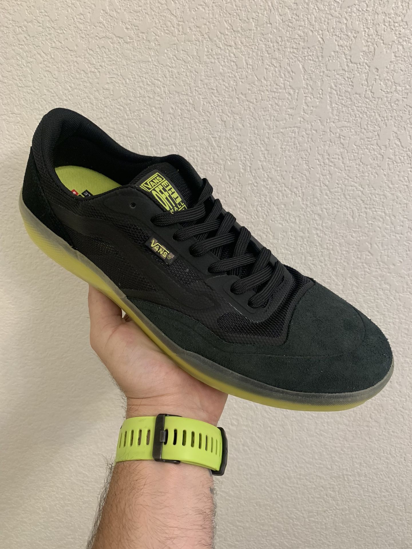 Vans Ave ‘Black/Sulphur’ Sz 12