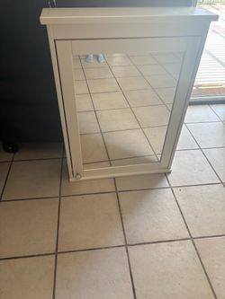 Bathroom mirror excellent condition