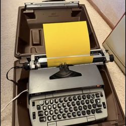 Vintage Smith-Corona Electra 220 Electric Typewriter – Works – With Case