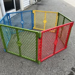 Northstates Superyard Colorful Folding 6 Panel Plastic Indoor Outdoor Pet Baby Gate Enclosure Pen! Good condition! 34x27in each panel