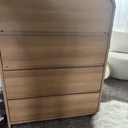 Modern 4-Drawer Dresser – Light Wood Finish