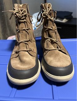 Men’s suede boots
