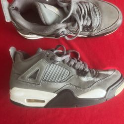 Air Jordan 4 Retro “Cool Grey”   Size 6y 