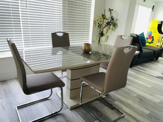 Dining table And Four Chairs