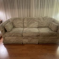 Queen Size Pull Out Couch 